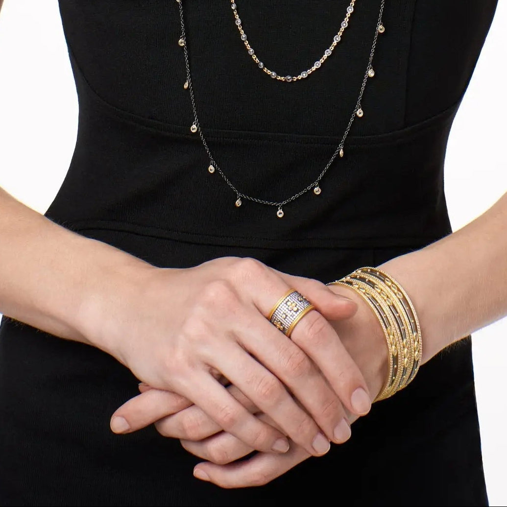 Signature Pavé Clover Wide Band Ring Signature RING