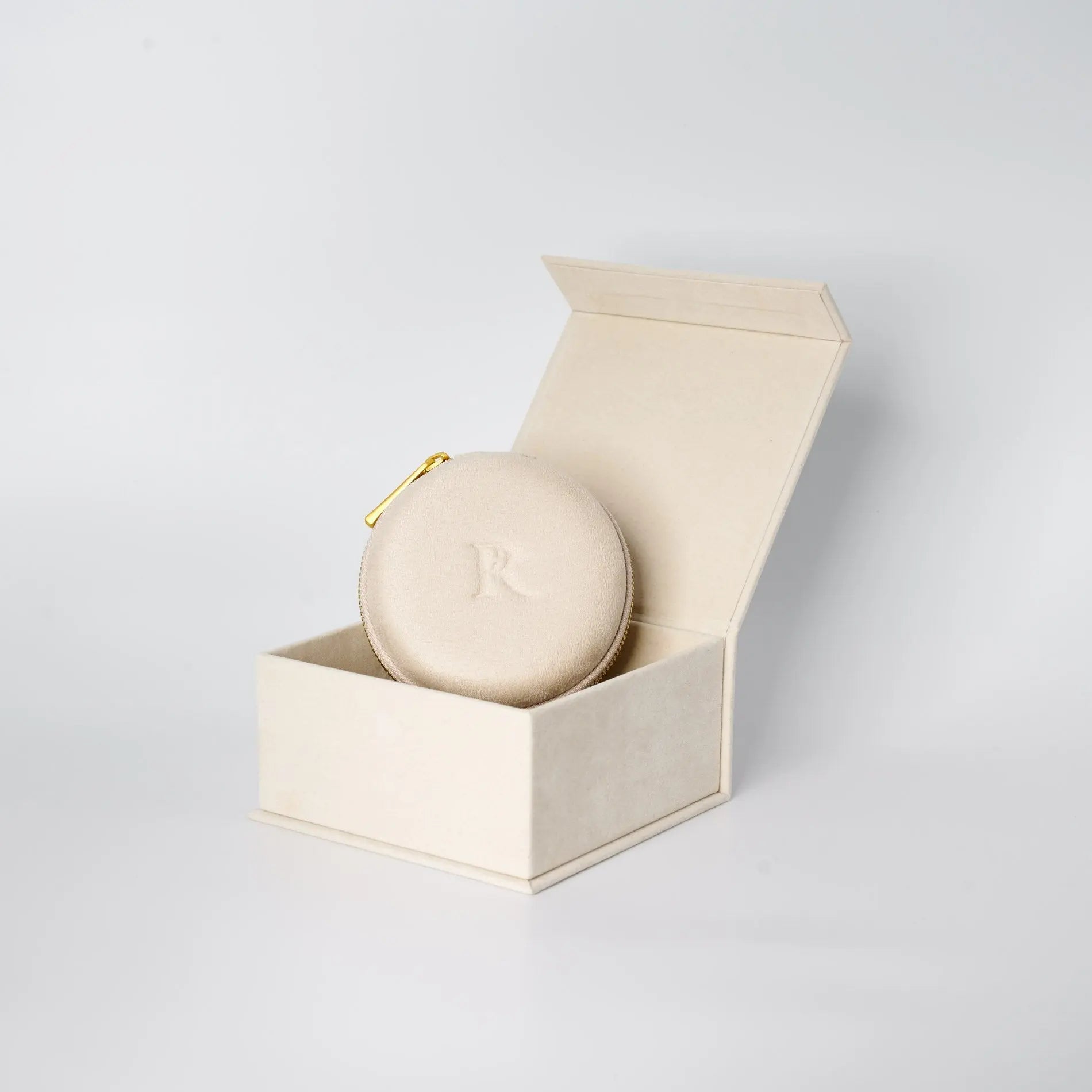 Round FR Signature Travel Case FREIDA ROTHMAN Suite Box