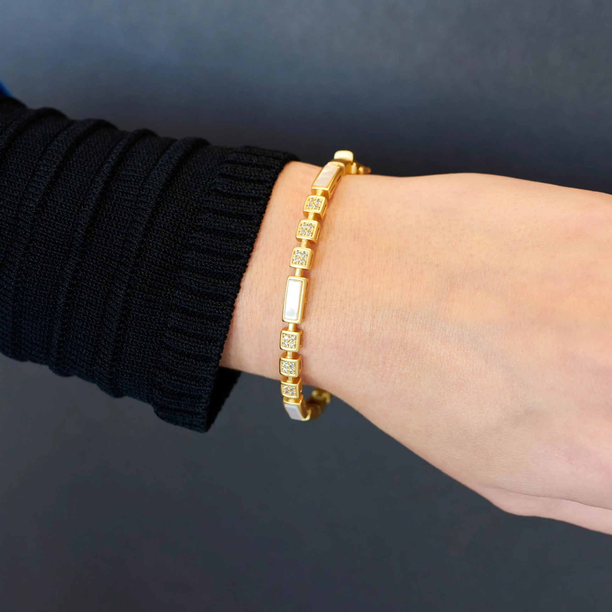  Coastal Hinge Bangle Brooklyn Coast BRACELET