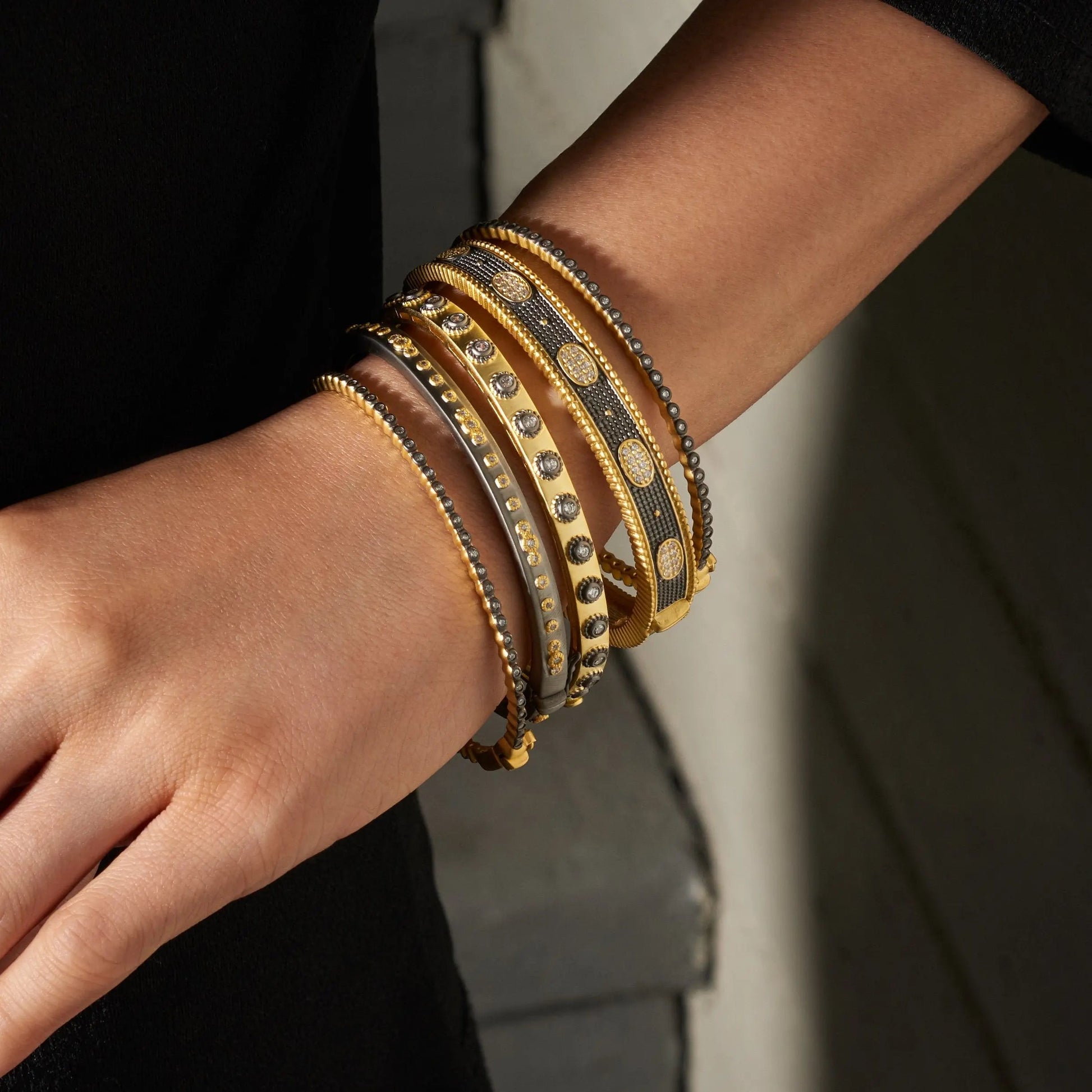 Freida Rothman | Stack This! Oval Eternity Hinged Bangle Gold & Black