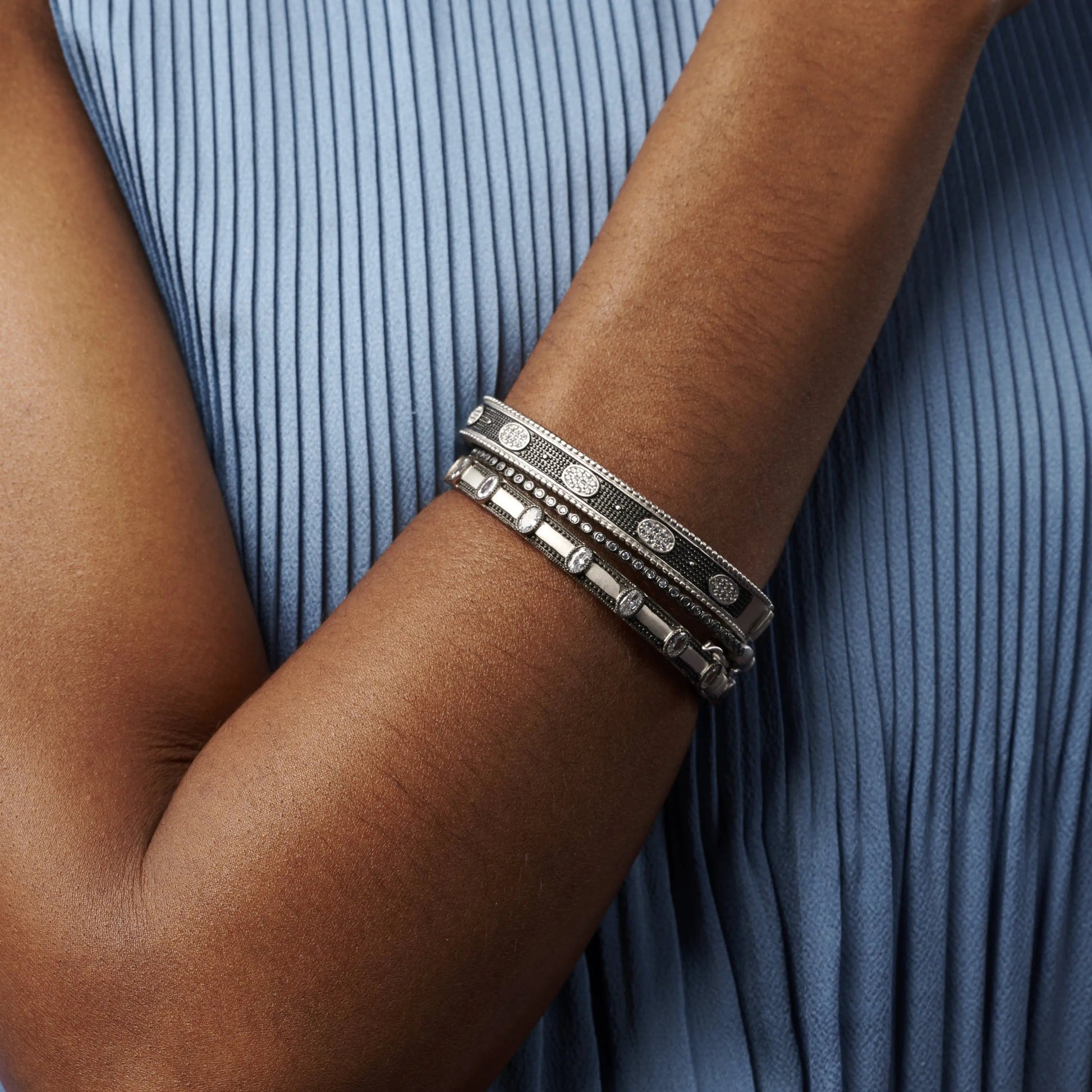  Raindrop Station Hinge Bangle Signature 